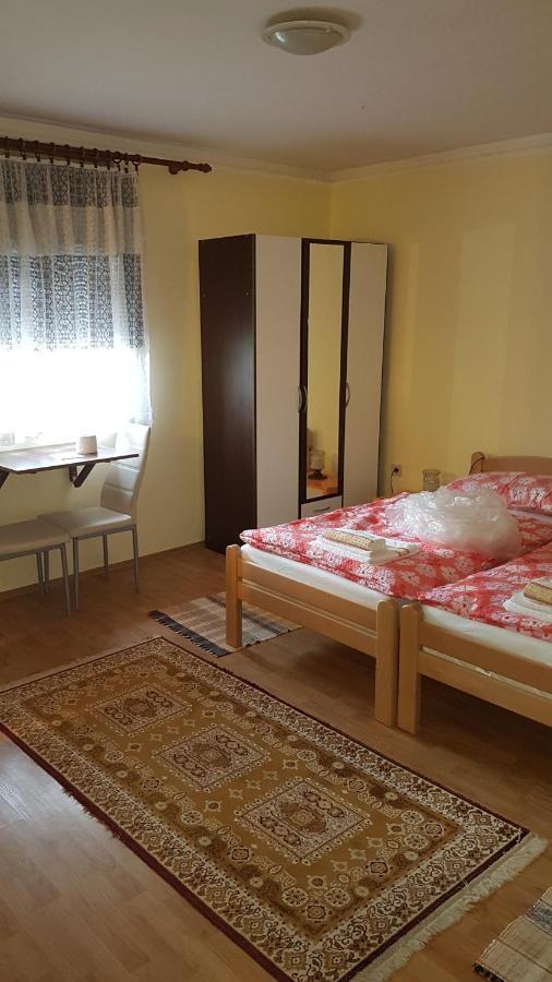 Rooms Miso Rakovica Buitenkant foto